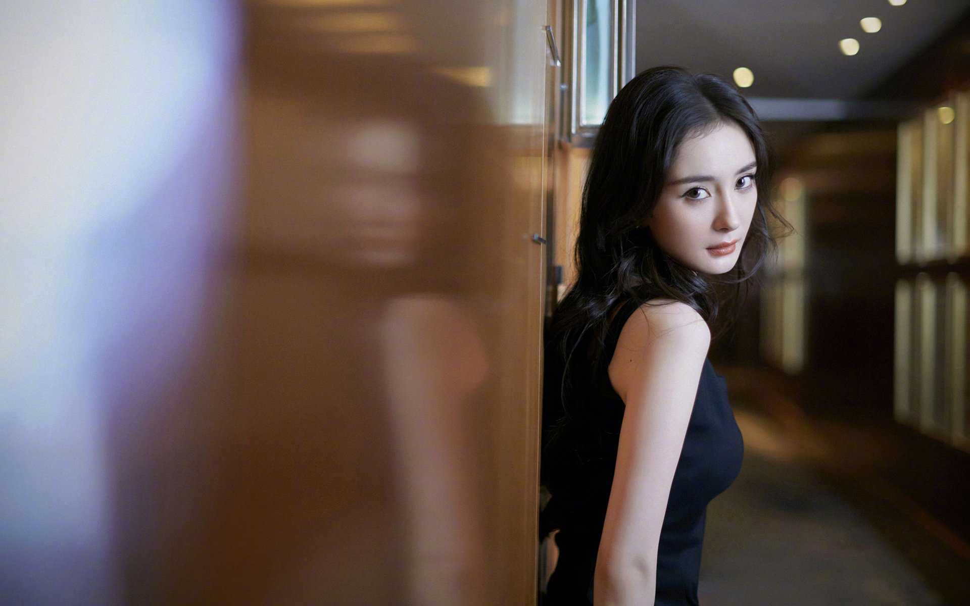 法甲天王之战:巴黎PK马赛,冠军归属悬念重重,巴黎对阵马赛现场球迷竖起巨幅龙珠tifo