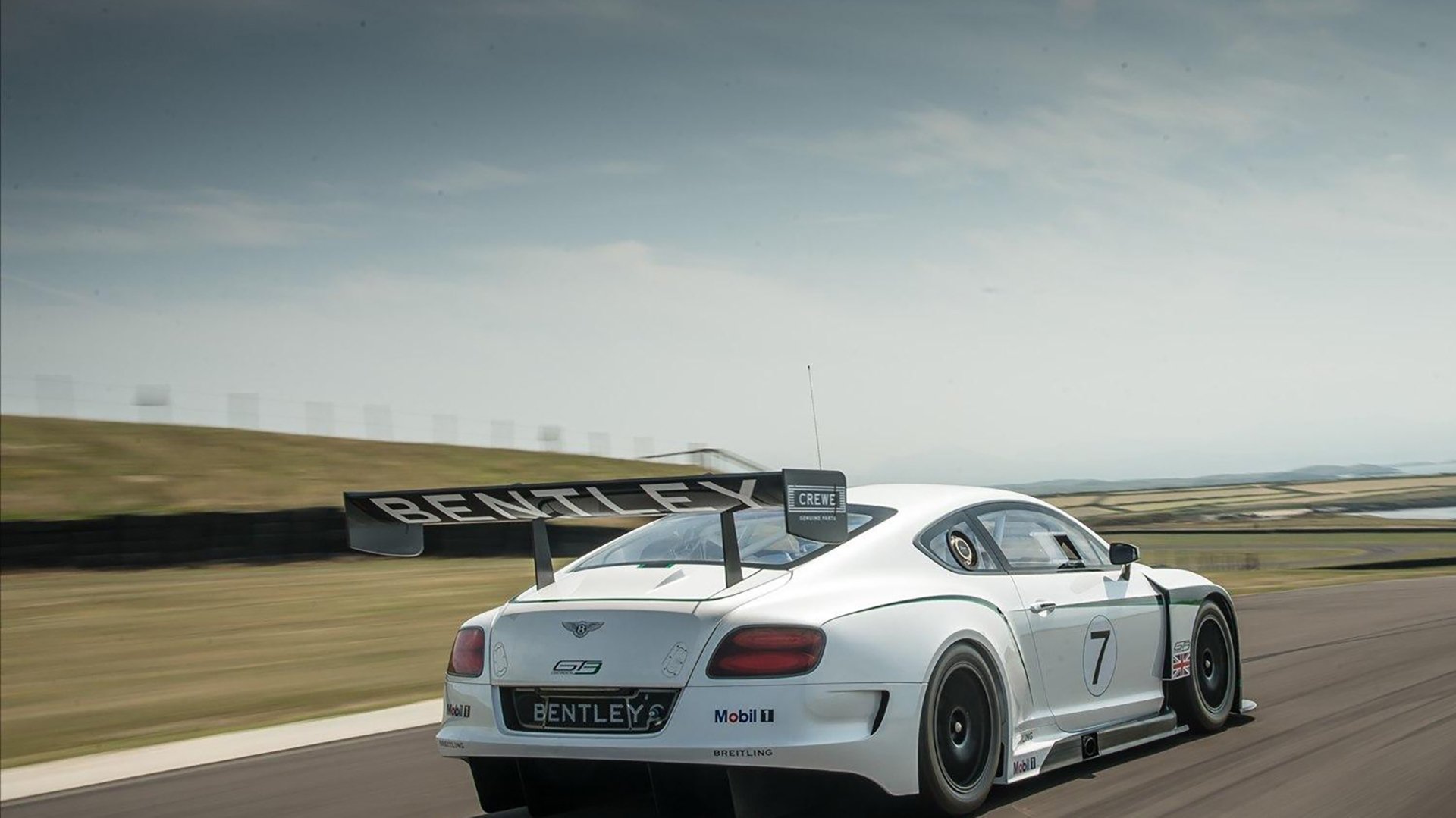 国王队内组织趣味竞赛增强球员之间默契，国王队的口号